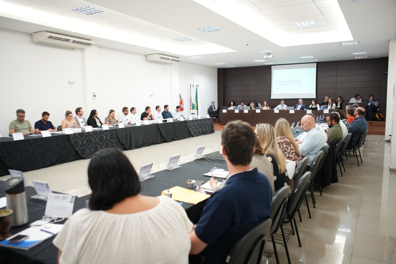 OAB Cascavel sedia encontro histórico da advocacia paranaense.